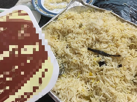 شاهد .. مطعم بـ"شوقية مكة" يقدم وجبة غداء لمواطن بنكهة أم 44