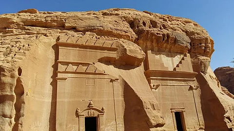"سبق" ترصد المعالم الأثرية في "مدائن صالح"