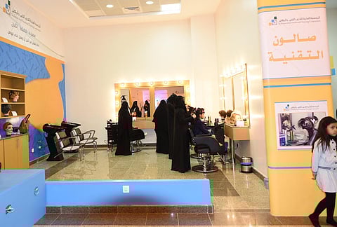 الجنادرية.. الفتاة السعودية تسجل حضوراً لافتاً في ركن الأزياء والموضة