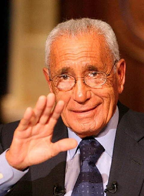 التلفزيون المصري يعلن وفاة محمد حسنين هيكل عن 93 عاماً