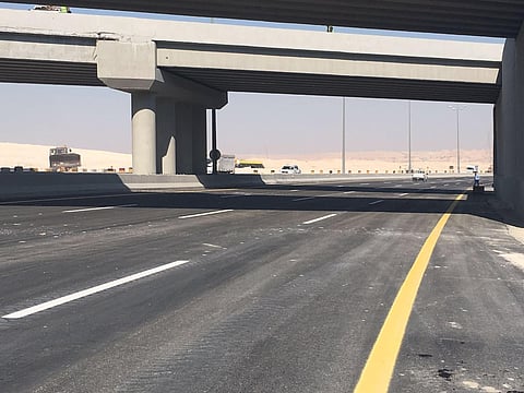 شاهد.. تقاطع جسر حرض الجديد قبل يومين مِن افتتاحه