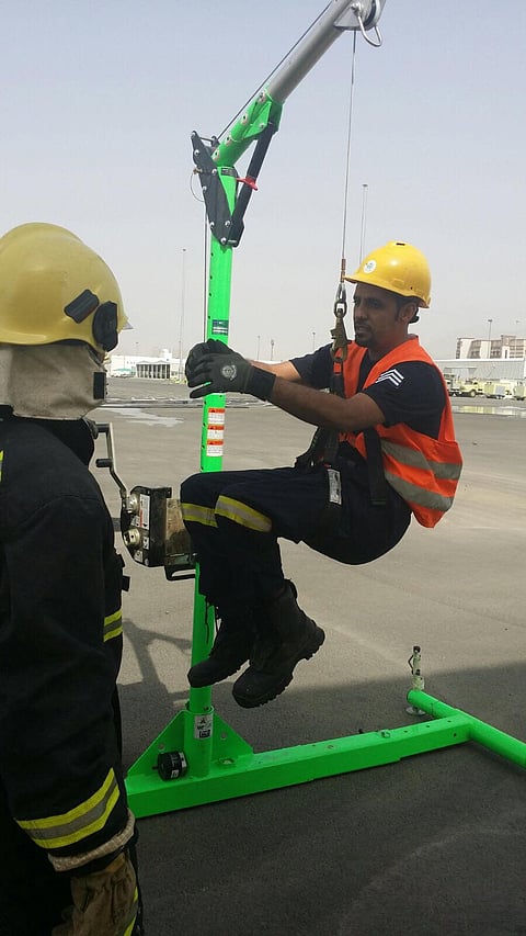 شاهد.. "مدني مكة" ينفذ برنامجاً تدريبياً لرفع جاهزيته ضد الحوادث