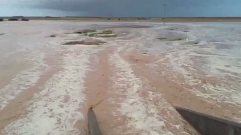 شاهد.. أمطاراً متفرقة على مناطق المدينة وحائل والجوف