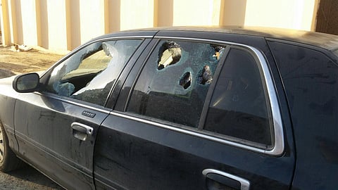 بالصور.. "مجهولون" يثيرون رعب أهالي "حلقة الطائف" بتحطيم مركباتهم