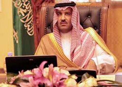 أمير المدينة يوجّه بتشكيل لجنة مختصة لمعالجة طريق أم البرك