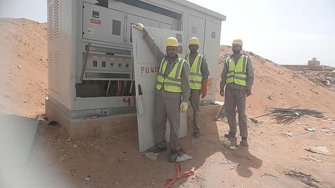 "الكهرباء" تؤمن مولد "رمال الرياض" بأبواب حديدية