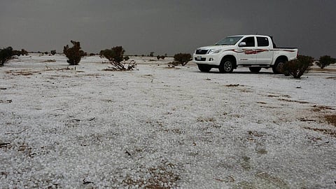 شاهد.. "شمال الخرمة" تزدان بـ"البرد" وتتوشح بالأبيض