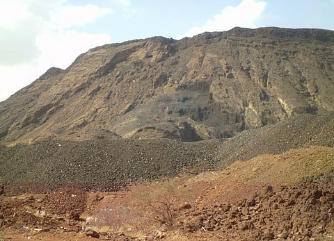 "مدني" يحذر وأهالٍ خائفون ونجل أمير وشريكه يواصلان الدك.. زلزال عكوة قادم فمن يوقف العبث؟