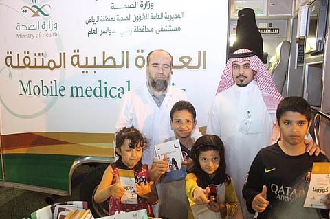 العيادة المتنقلة لمستشفى"الدواسر" تستقبل 1895 مراجعاً بمهرجان الوادي