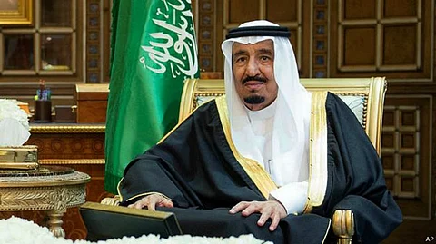 الملك سلمان يوجه بإرسال طائرة خاصة لنقل الشيخ عائض القرني للمملكة
