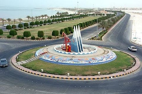 عامٌ على تأخُّرها .. موظفون بالخفجي يطالبون وزير العمل بالتدخُّل لصرف رواتبهم