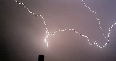 "الأرصاد": أمطارٌ رعديّة على الجوف والشمالية وحائل والقصيم والشرقية والرياض