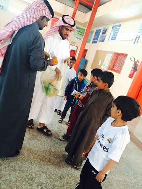 مدرسة بحائل تواجه الغياب بشعار .. "الحضور عليك والفسحة علينا"