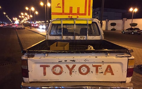 الإطاحة بباعة جائلين في أحياء وشوارع المدينة رفعوا لوحات "البيك"