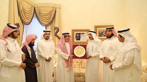 فريق "نوافذ" يكّرم "الفريق هنيدي" ضمن برنامج "رواد الوطن"