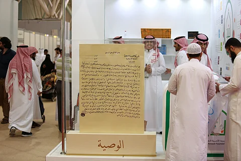 وصية "زوجة الملك فهد" تستوقف زوَّار "كتاب الرياض"