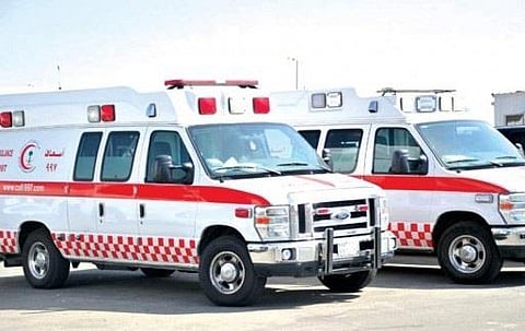 الهلال الأحمر بالباحة ينقل مواطناً عالقاً.. أصيب بساقه ولم يستطع العودة لموقعه