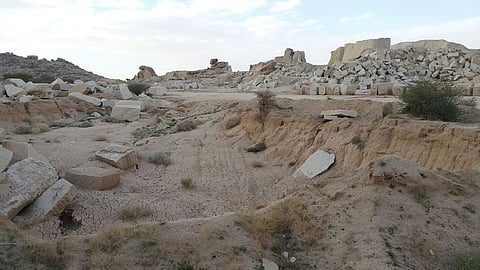 هجرة "خريصة" .. جمال الهضاب والجبال يزينه المطر وتهدده شركات الرخام