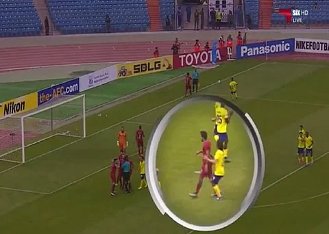 فيديو يكشف سبب رفض لاعب لخويا مصافحة حسين عبدالغني