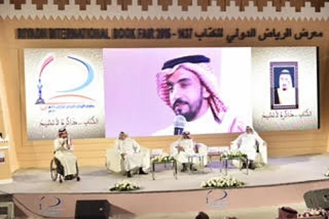 7 شباب سعوديين يعرضون ابتكاراتهم أمام زوار معرض للكتاب
