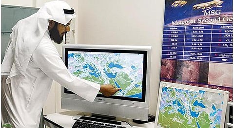 "المزروعي": حالة مطرية تؤثر على دول الخليج وتنتهي الأربعاء