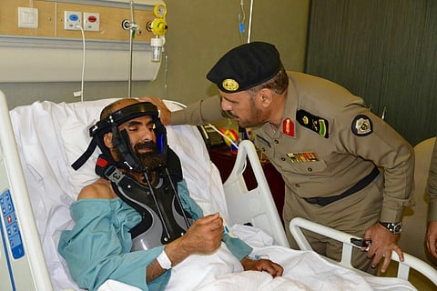 مدير شرطة القصيم يطمئن على "القحطاني" بعد إصابته بحادث مروري