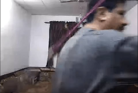 مدرسة بالطائف تستضيف العم "معيض" وابنه .. فماذا فعل الطلاب معهما؟