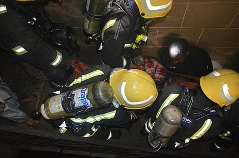 اختناق ٢٢ شخصاً إثر حريق داخل بناية سكنية في جدة