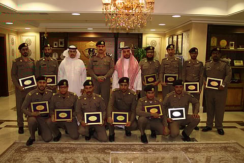 مدير شرطة جدة يكرم ضباطاً وأفراداً متميزين
