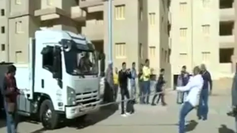 بالفيديو.. مصري قوته تعادل 360 حصاناً ولا يقتله الرصاص ولا ينام