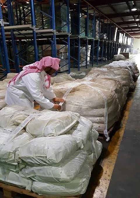 بالصور .. ضبط 12700 كيلو جرام أغذية منتهية الصلاحية بجدة والخرج