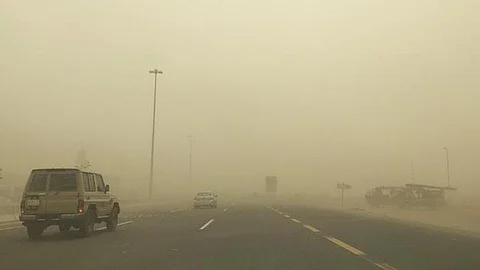 "مدني جدة": بلاغات لسقوط أعمدة وأشجار.. والتنبيه المتقدم مستمر لـ 6 مساء