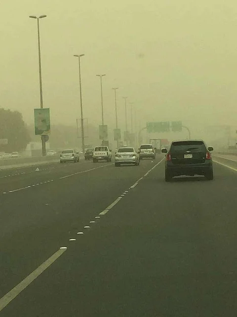 العواصف الرملية تستمر على جدة .. و"المرور": سجّلنا 15 حادثاً