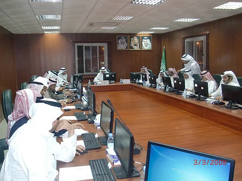 بلدي نجران يشكل 6 لجان عمل ويبحث تسيير المشاريع "تحت التنفيذ"