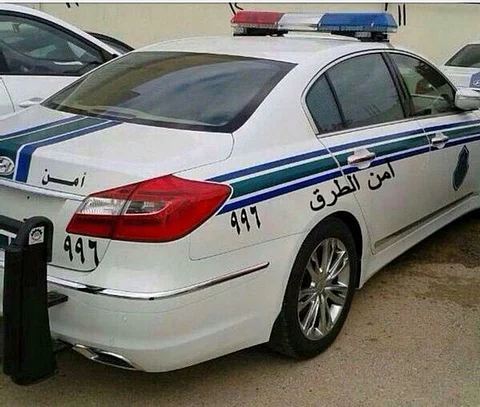 أمن طرق ينبع يضبط 5 مركبات مطلوبة و3 أشخاص بحوزتهم حبوب مخدرة