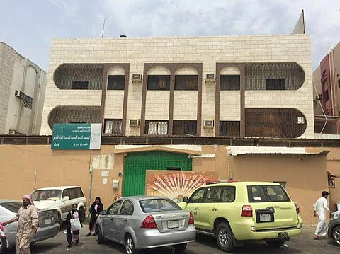 محافظ جدة يوجه بالتحقيق في سقوط طفل بخزان مدرسة للبنات