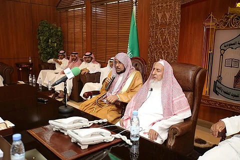 شاهد .. المفتي العام يستقبل المشاركين في المسابقة على جائزة الملك سلمان القرآنية