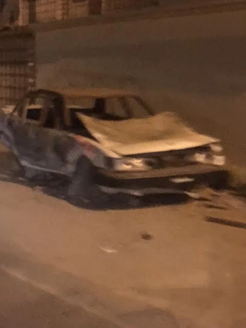 مركبات تالفة تشوه مركز صحي الشرائع ومطالبات بإزالتها