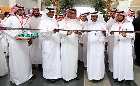 مدير جامعة الملك سعود يفتتح معارض السنة التحضيرية