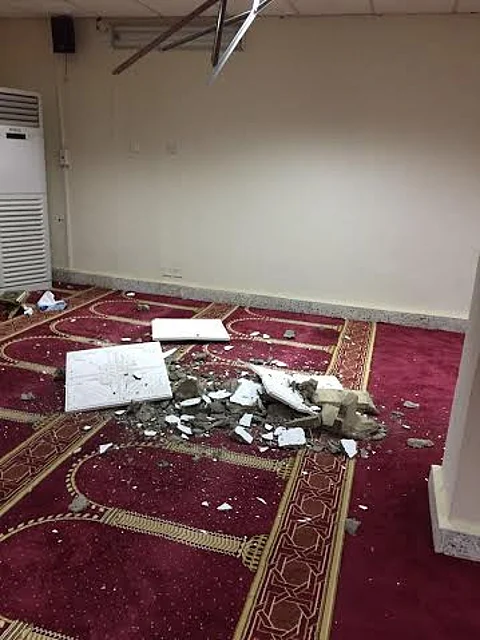 شاهد.. انهيار أجزاء من سقف مسجد "تعليم الليث".. كان خالياً من المصلين