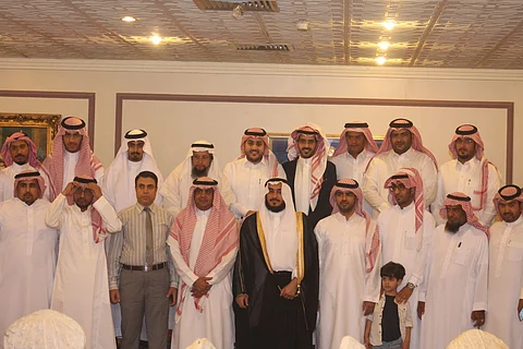 "هلال الباحة" يكرم أحد منسوبيه بعد تبرعه بكليته لوالده