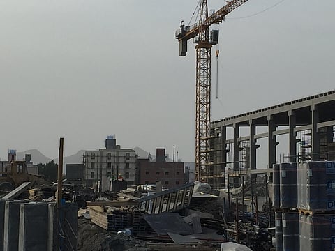 إذاعة جدة تُصدم بتهرُّب مسؤولي "الكهرباء" من التعليق على خطورة محطة الشرائع
