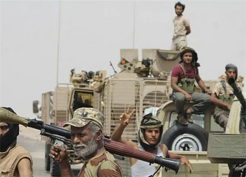 القوات الحكومية في عدن تسيطر على معقل المسلحين في المنصورة