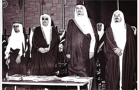 223 صورة توثق علاقة الملك سلمان بجامعة سعود منذ 40 عامًا
