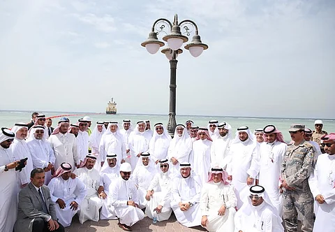 وزير الاتصالات يدشّن أحدث كيبل بحري في العالم بينبع
