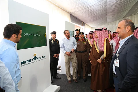 مشعل بن عبدالله يطلع على إنجازات "معادن" بـ"وعد الشمال"