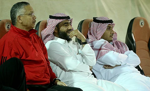 لإطفاء الشعلة غدًا .. الحكير يتكفل براتب شهر للاعبي الرياض