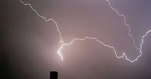 "الأرصاد": أمطارٌ رعديّة على الشرقية والرياض والمدينة ونجران ومكة والباحة