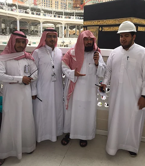 السديس يتفقد المسجد الحرام أثناء هطول الأمطار