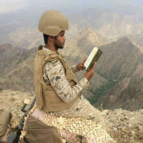 قصة الأسير "عسيري".. قُرعة قتل وهجاء صحابة.. ظنوا أنه قريب لمتحدث التحالف